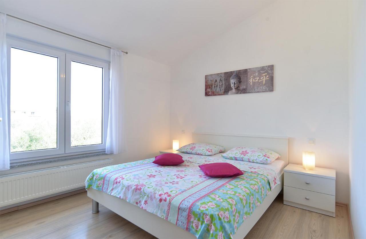 Jere 719 Pula